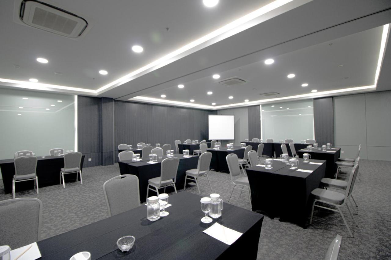 Laska Hotel Subang Buitenkant foto