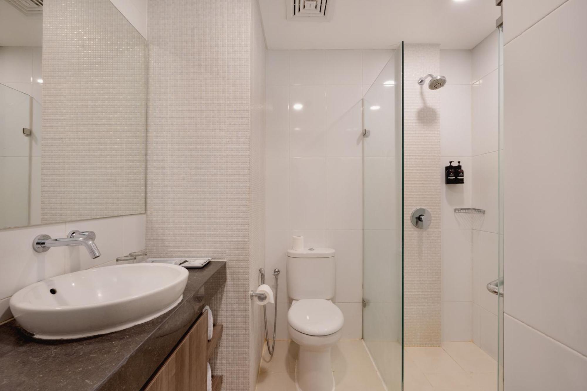 Laska Hotel Subang Buitenkant foto